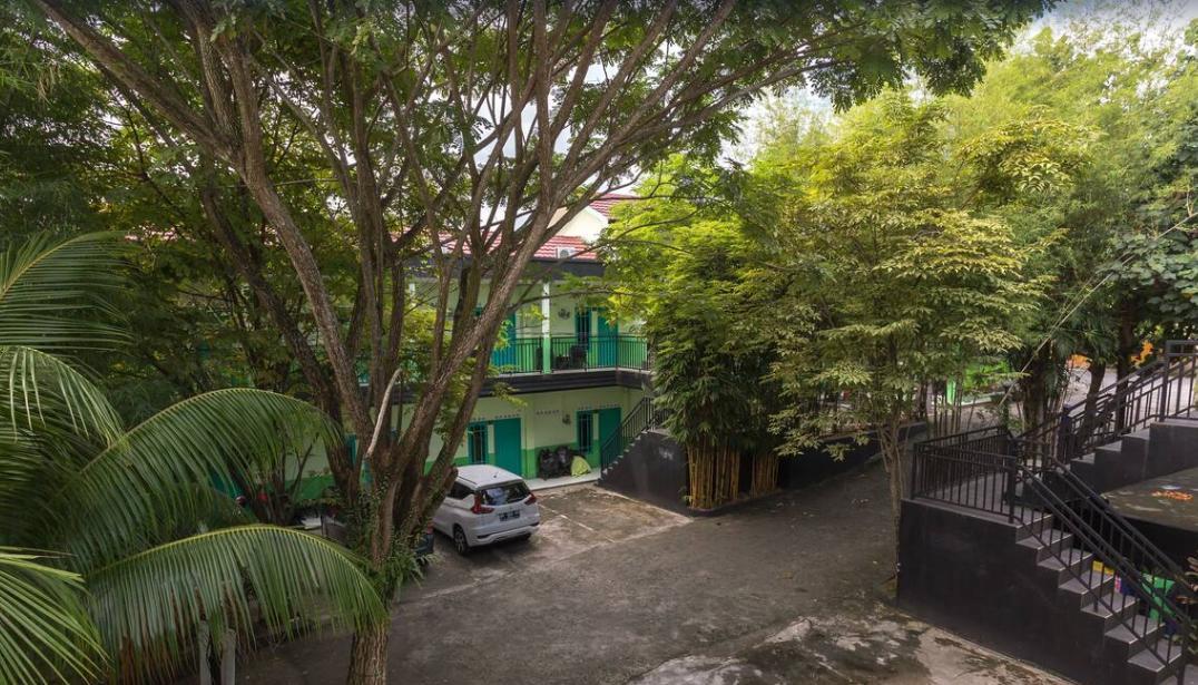 Super Oyo 754 Nur Aziziah Guest House Syariah Balikpapan  Exterior photo