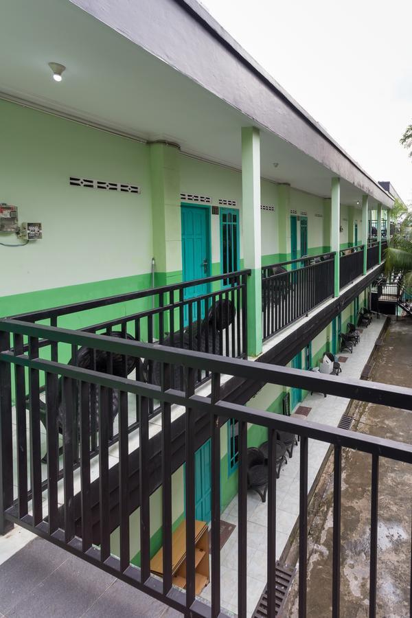 Super Oyo 754 Nur Aziziah Guest House Syariah Balikpapan  Exterior photo