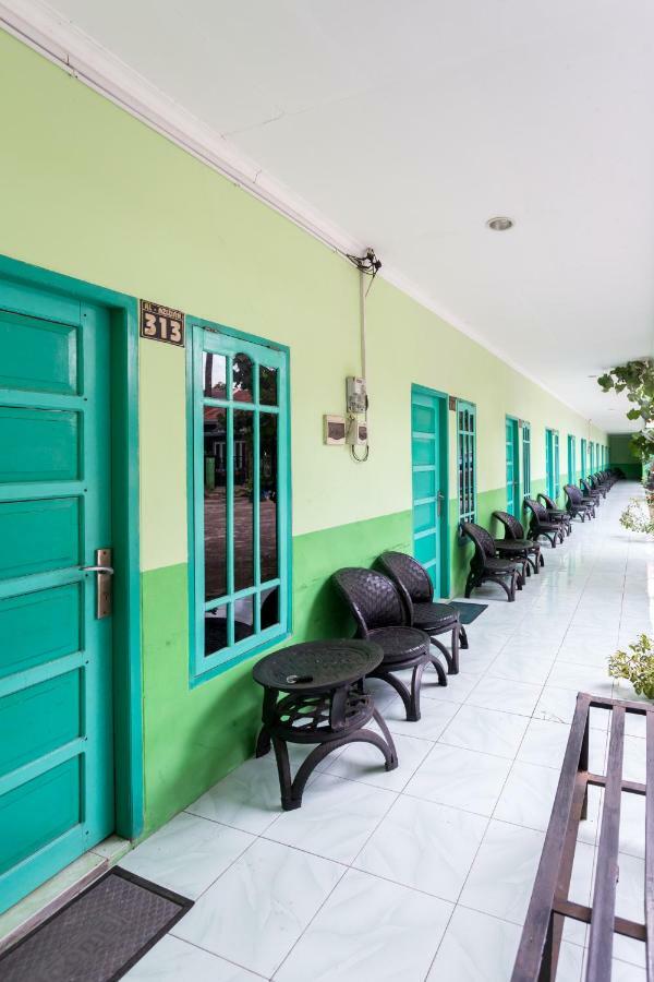 Super Oyo 754 Nur Aziziah Guest House Syariah Balikpapan  Exterior photo