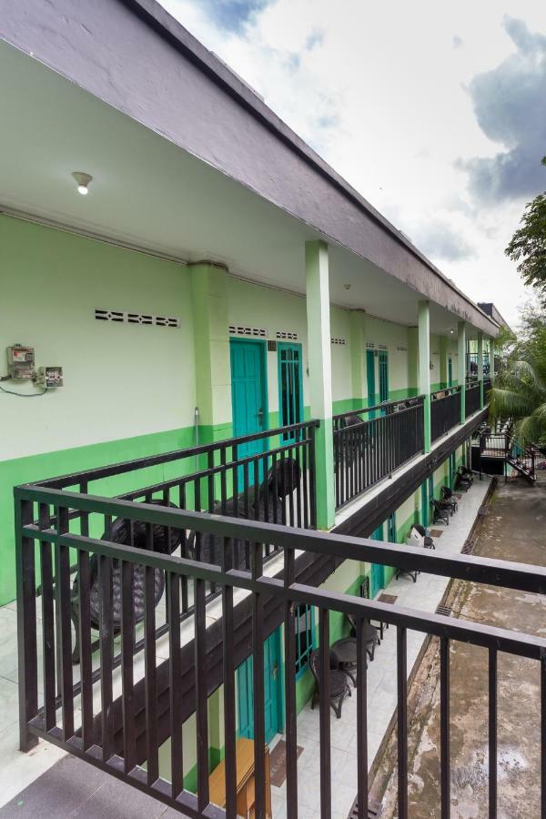 Super Oyo 754 Nur Aziziah Guest House Syariah Balikpapan  Exterior photo