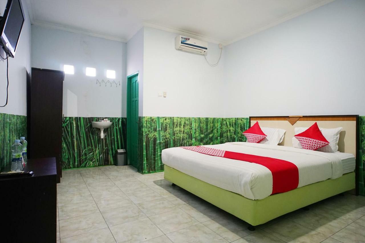 Super Oyo 754 Nur Aziziah Guest House Syariah Balikpapan  Exterior photo